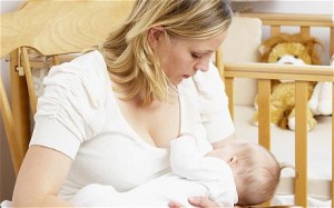 Maternità: i riposi per allattamento